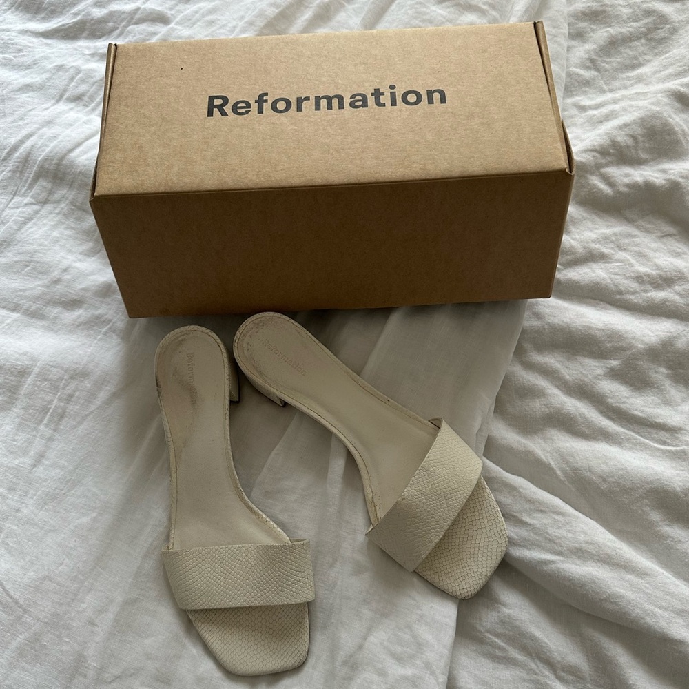 Reformation Sandals Mandy Minimal Block Heel Mule - White Snake Emboss 7.5 size
